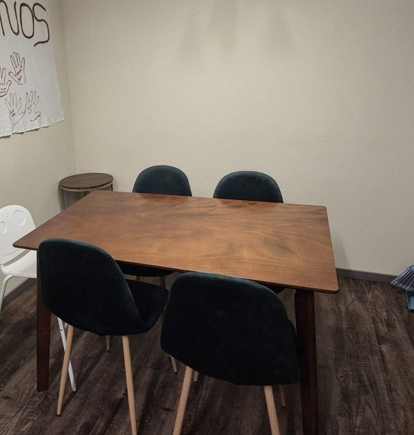 Mesa De Comedor Con 4 Sillas