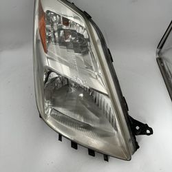 2004  to 2005 Toyota Prius  OEM Right Passenger Side Headlight Lamp Xenon HID