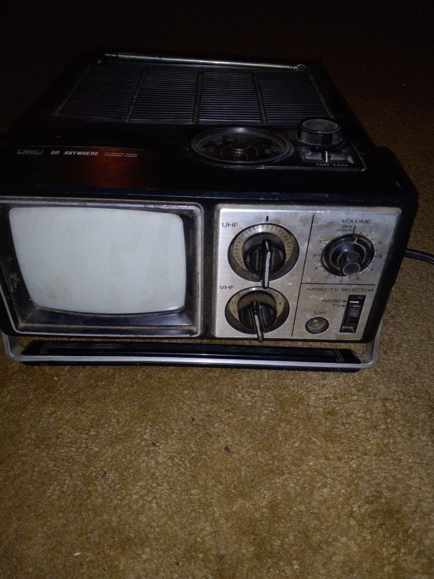 Vintage Sears & Roebuck Portable TV/Radio
