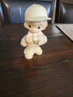 PRECIOUS MOMENTS  FIGURINE 