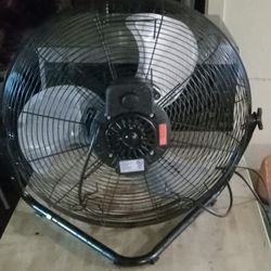 Like Brand New 3 Blade Adjustable Steel Floor Fan