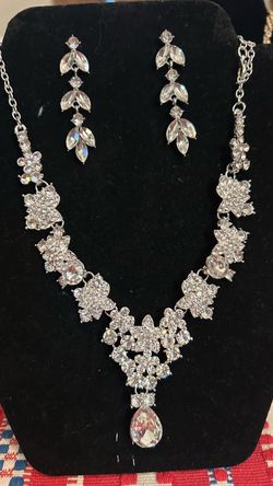 Fashion Necklace and Earrings Set