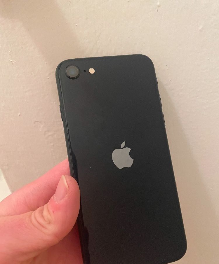 iPhone se unlocked 64🏹G