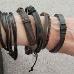 Adjustable bracelets, new, 2$ each. New.