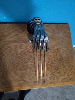 Skeleton Claw Glove with Metal Blades