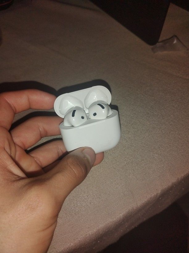 Airpods (4th Generation)