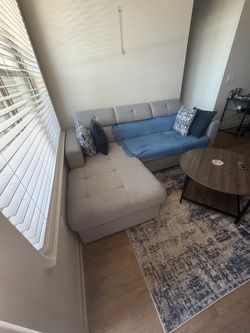 Sectional couch with pullout