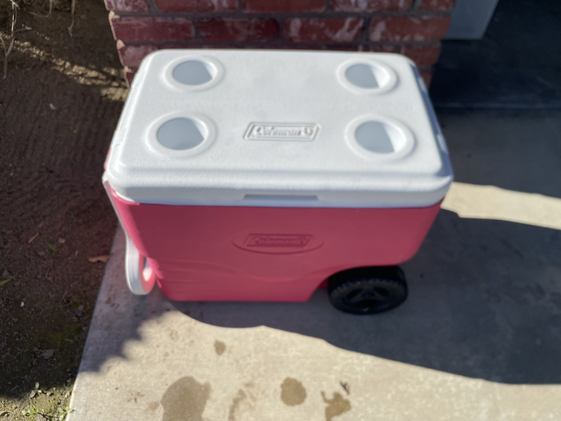 Ice Chest With Handle And Wheels