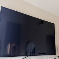 55” UK6090 LG SMART UHD TV With Wall Mount