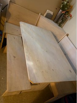 Corner kitchen table