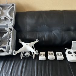 DJI PHANTOM 4 New + 3 Batteries 