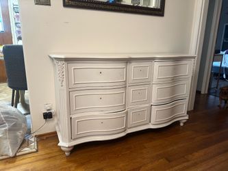Solid Wood  Dresser – Project / Fixer Upper (Great Flip Piece)