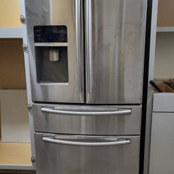 Samsung Fridge.  Works Great