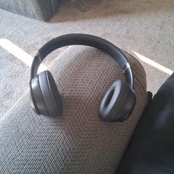 JBL SOLO 4 BEATS 