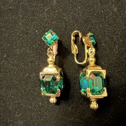 Vintage Earring Green Emerald Simulated With Gold Tone