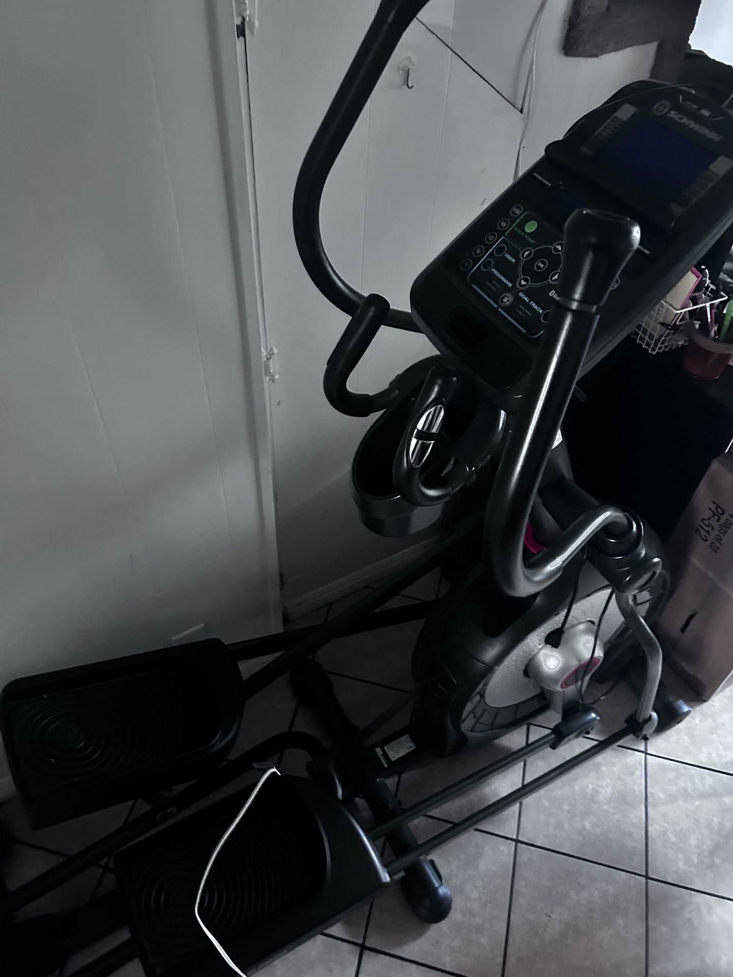 Schwinn 470 Elliptical exercising Machine