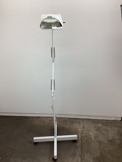 WHITE CLAMP ON SWING ARM LIGHTED MAGNIFYING LAMP WORK DESK TABLE MAGNIFIER LAMP STAND W/ WHEEL