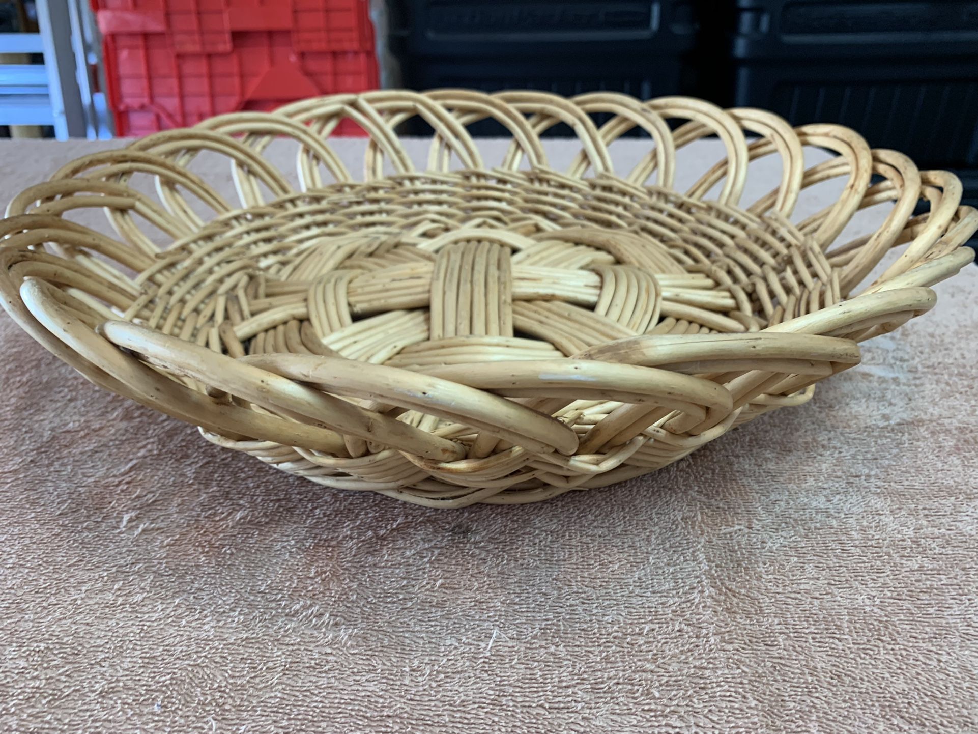 Sturdy, Round Table Top Wicker Basket