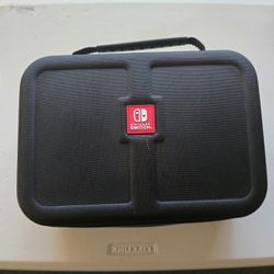 Combo Nintendo Switch + 12" Hard Case + 2 Extra Controlers + 3 Games