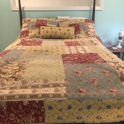 Full Or Queen Size Quilt Set