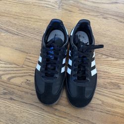 Youth 7/Women’s 8.5 Adidas Sambas 