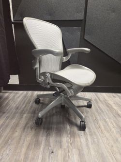 Herman Miller Remastered Aeron B Silver