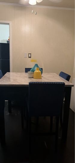 Counter Height Dining Table with 4 Chairs