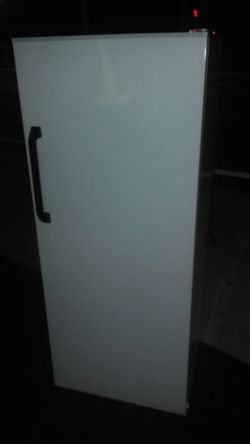 Apartment size refrigerator