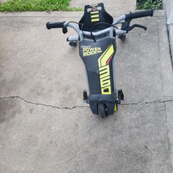 Razor power, rider, 360 electric types circle.I put in a new battery, and I also have the charger.And it's an excellent condition been packed up in st