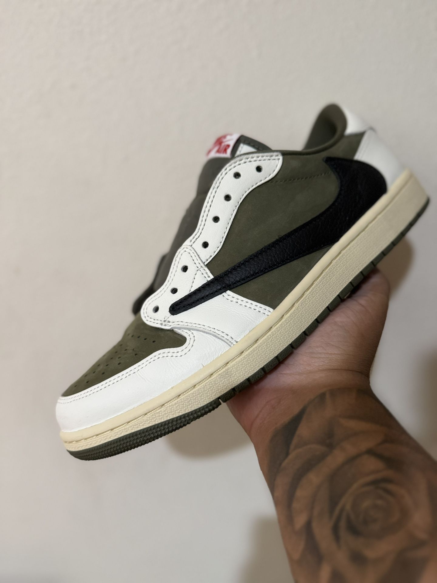 Jordan 1 Low Travis Medium Olive