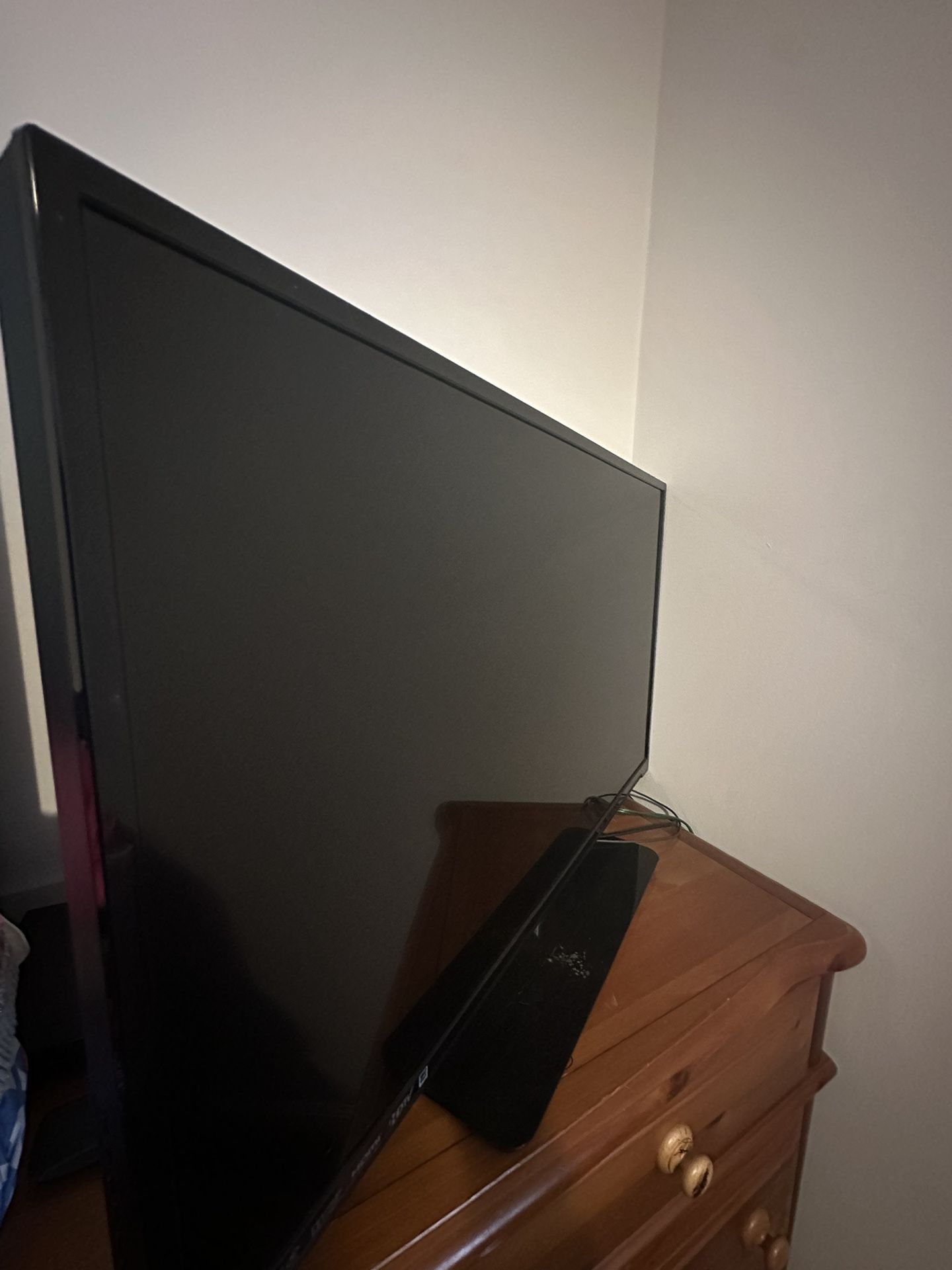 32’ VIZIO TV