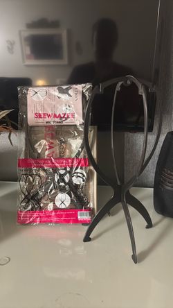 Wig stand