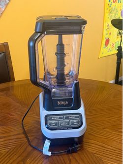 Ninja Professional Blender, model BL610, featuring a 1000-watt motor base and a 72-ounce pitcher.