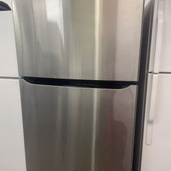 LG Top- Freezer Refrigerator (W 33)
