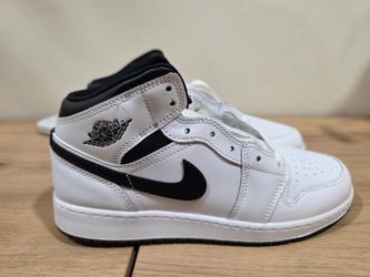 Nike Air Jordan 1 Mid - Reverse Panda - Youth 6 - Brand New