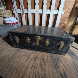 Old storage trunk 