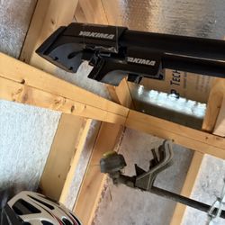 Yakima Roof Rack Crossbars with Towers (Complete Set)