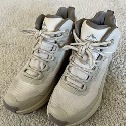 Women’s Hiking Boots Size 7