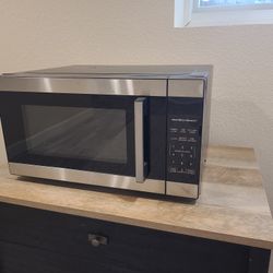 Hamilton Beach Microwave (1500 Watts)