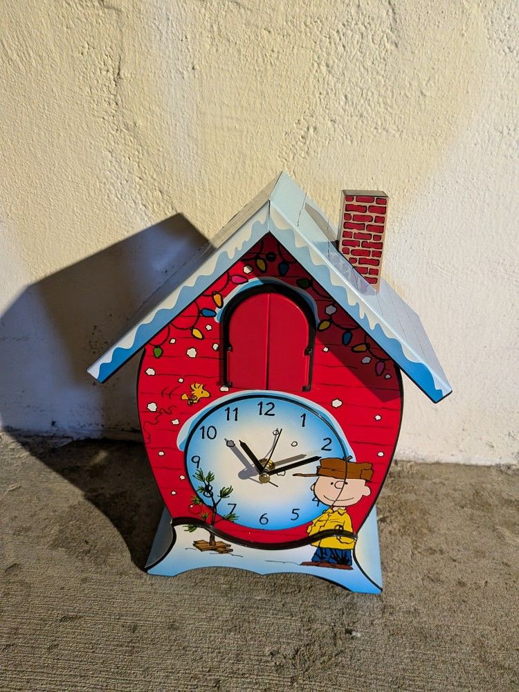 Peanuts Musical Christmas Cuckoo Clock Charlie Brown Snoopy Wall Or Desk