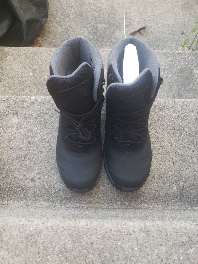 New North Face Men's Chilkat IV Boots.