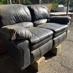 Matching Leather Couch And Reclining Loveseat 