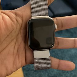 Apple Watch With 2 Bands