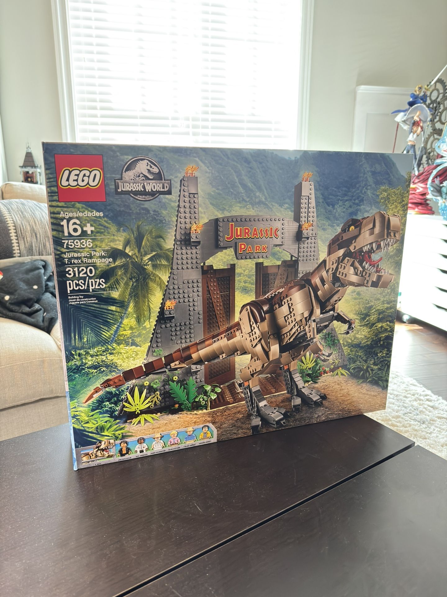 LEGO Jurassic World Jurassic Park T. Rex Rampage 75936 (retired set) NEW