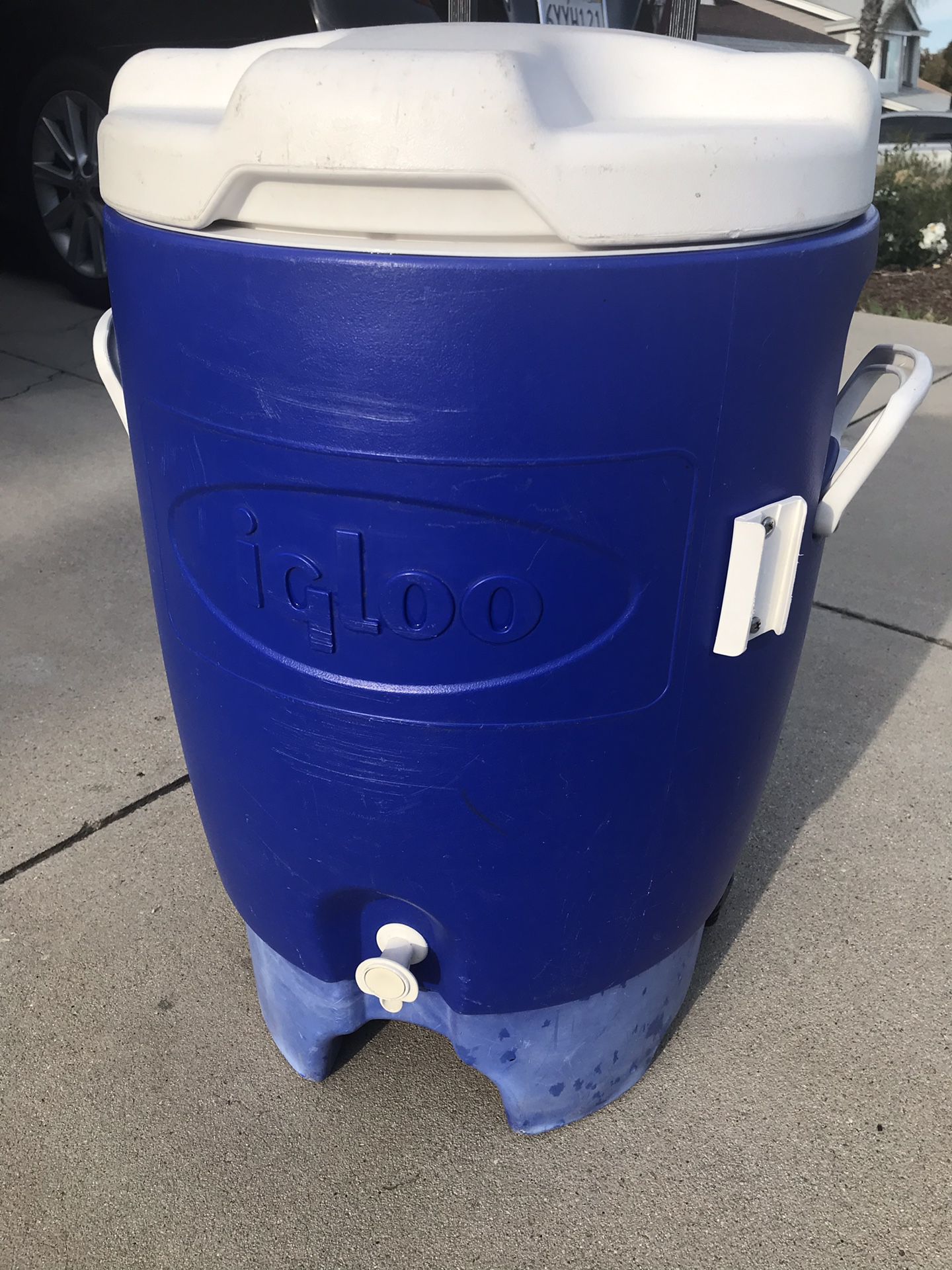 Igloo 8 gallon water cooler