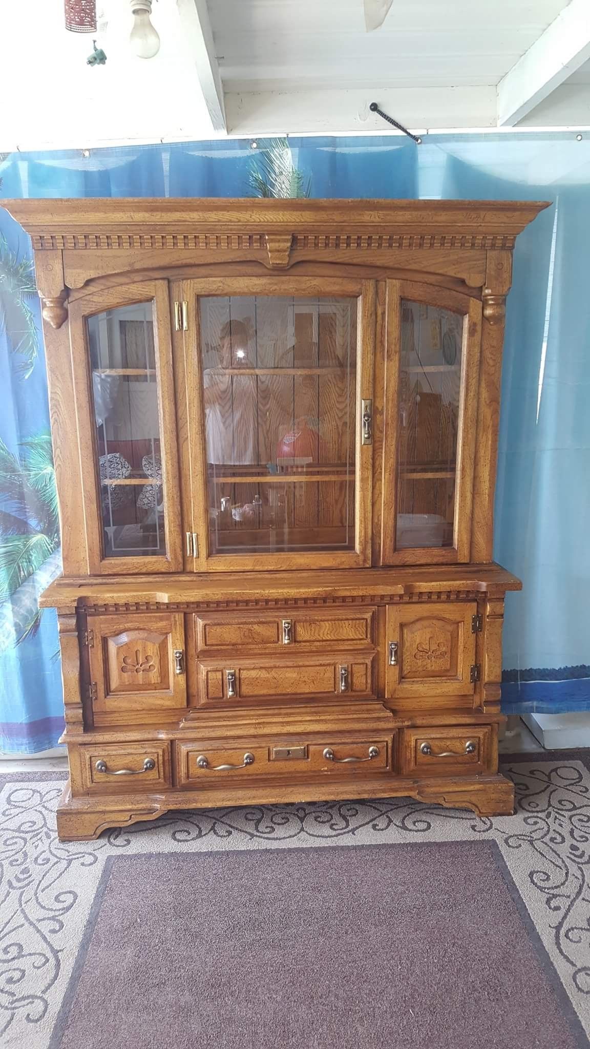 ANTIQUE HEAVEY OAK WOOD CHINA HUTCH