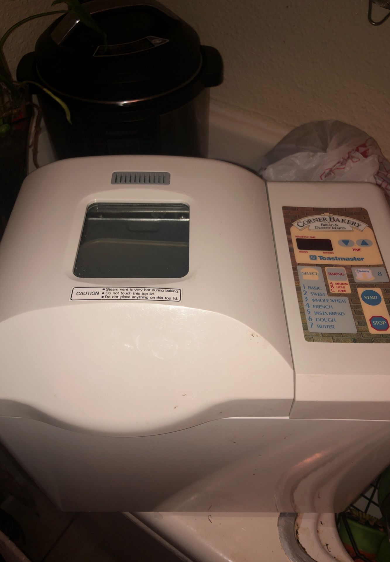 Corner bakery bread and dessert maker