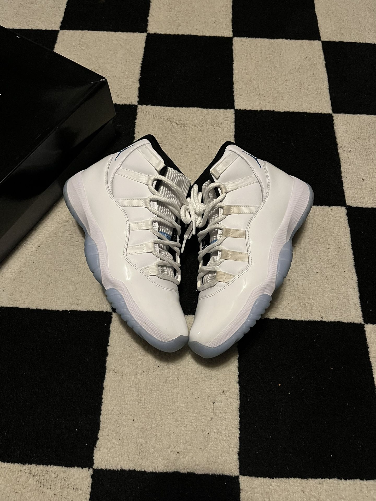 Jordan 11 Legend blue 