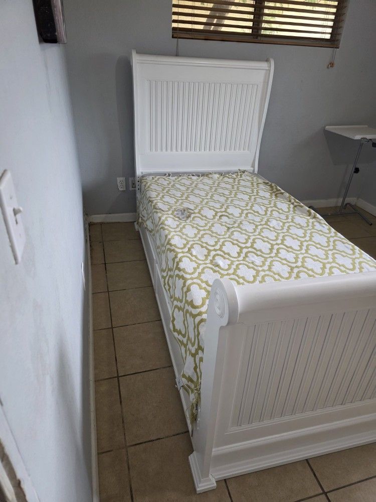 White Bed Twin