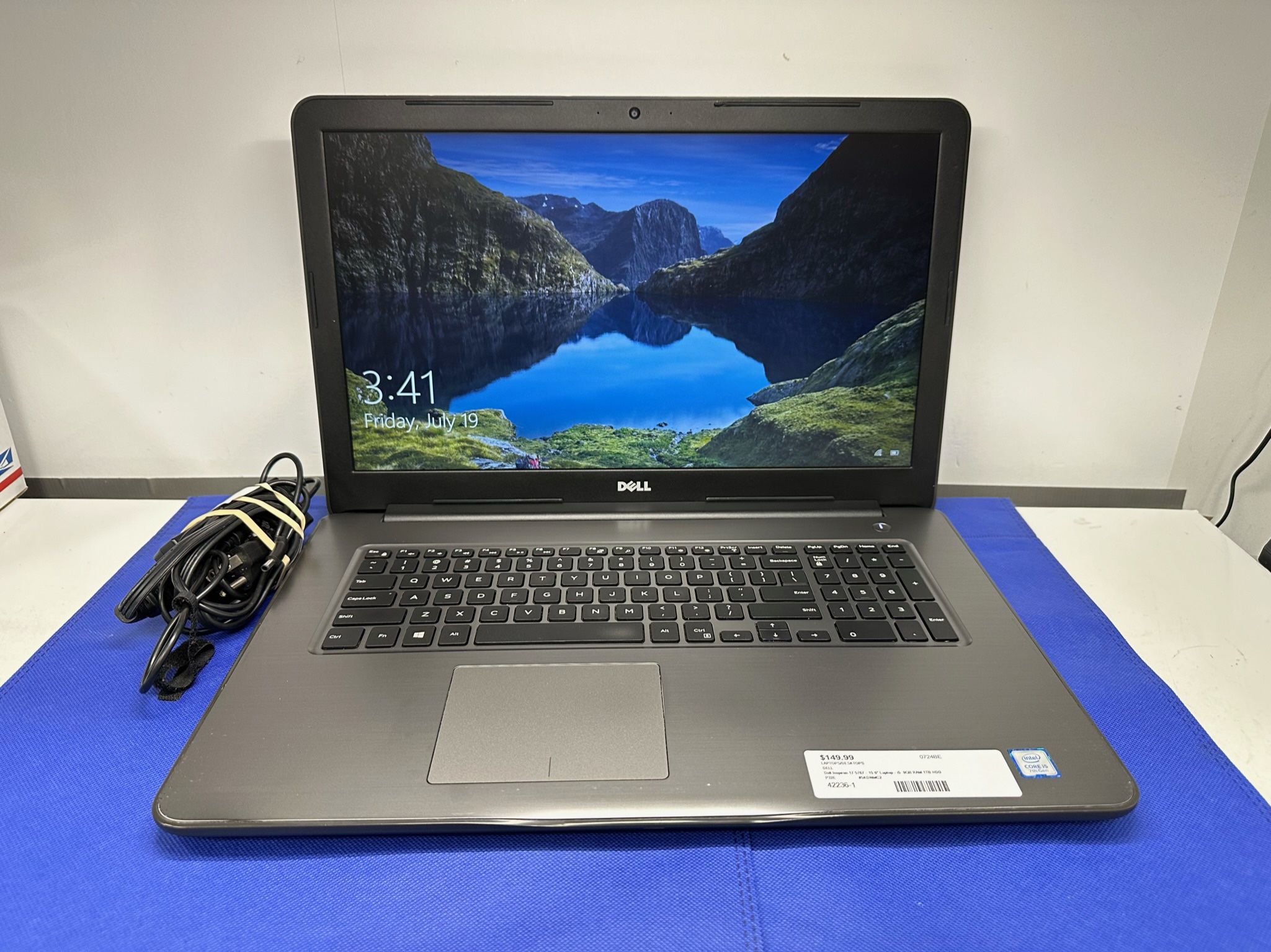 Dell Inspiron 17 5767 - 15.6" Laptop - i5 8GB RAM 1TB HDD W/Charger
